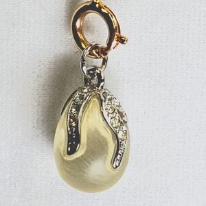 Vtg Joan Rivers Queen of Romania egg